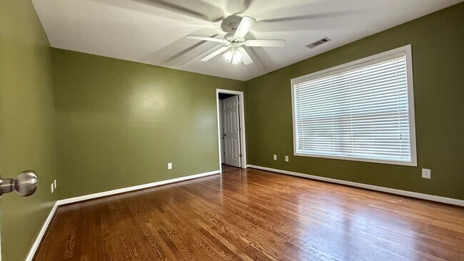 Building Photo - Two bedroom Two bathroom with shop/craft room
