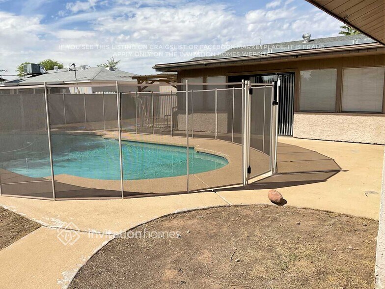 Building Photo - 2107 W San Miguel Ave