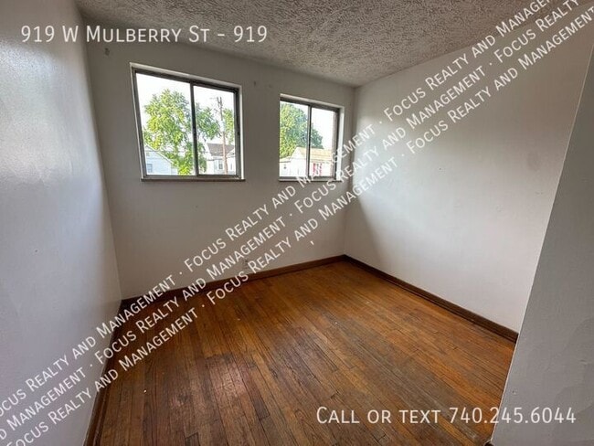 Building Photo - 919 W Mulberry St