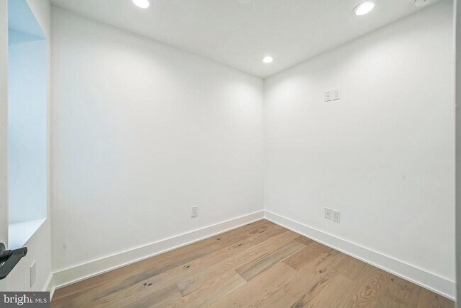 Building Photo - 1309 S 32nd St