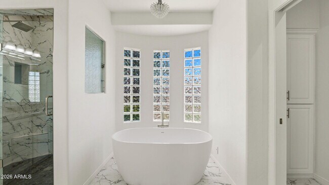 Building Photo - 8638 E Dahlia Dr
