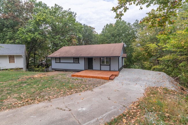 Building Photo - 5714 N Maple Ct