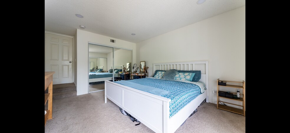 Building Photo - 25335 Pine Creek Ln