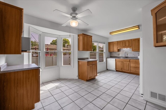 Building Photo - 1426 Walnut Cir