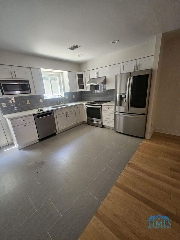 Building Photo - 82 Kelmar Ave