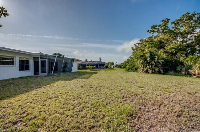 Building Photo - 4108 SE 8th Ave