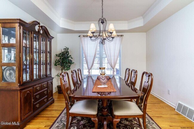 Building Photo - 7 Clearwater Ct