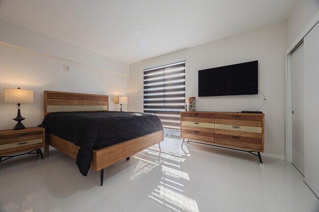 Building Photo - 117 Lake Ave