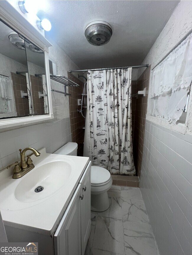 Building Photo - 3990 Admiral Dr