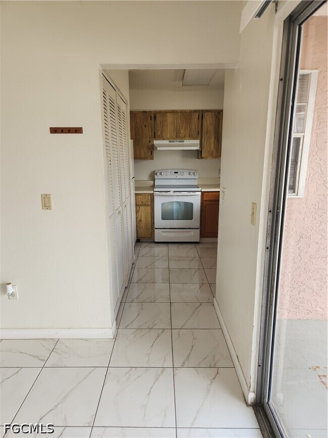 Building Photo - 107 SW 16th Terrace