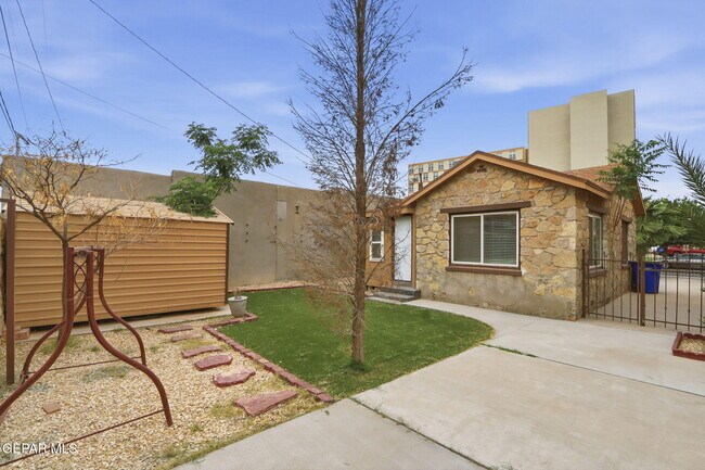 Building Photo - 1310 E San Antonio Ave