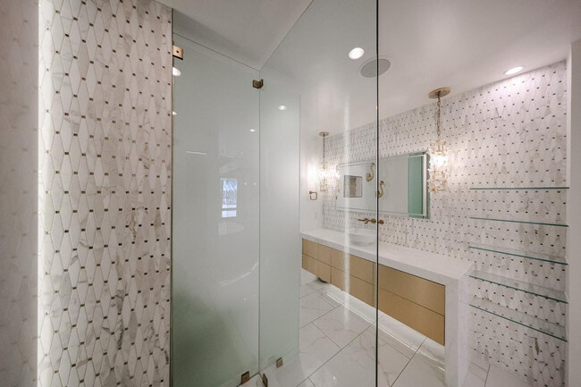 Building Photo - 7157 E Rancho Vista Dr