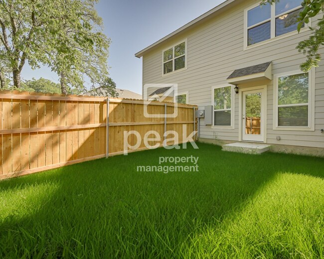 Building Photo - $1500! BEAUTIFUL 2 Bedroom Free application through 8/10! See information in description!