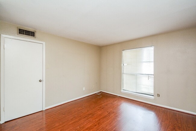 Building Photo - 8519 Hearth Dr