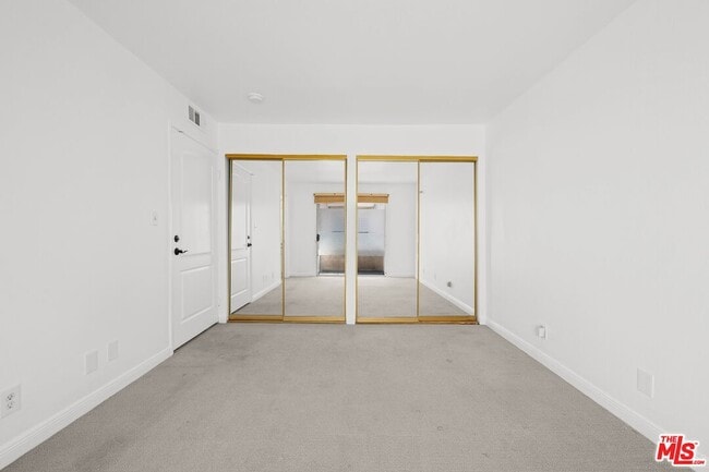 Building Photo - 610 Venice Way