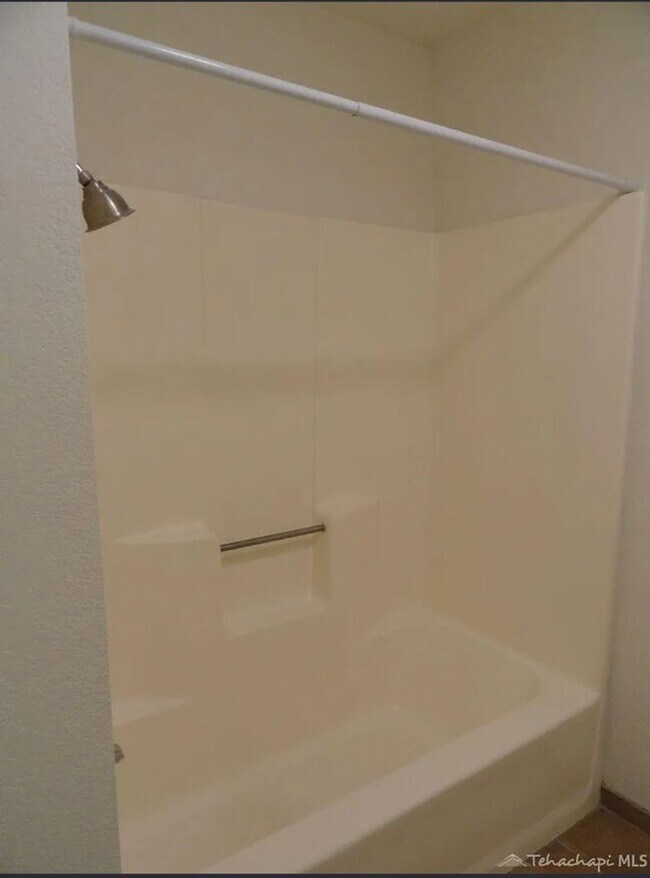 Building Photo - Spacious 2 story home located in West Golden Hills