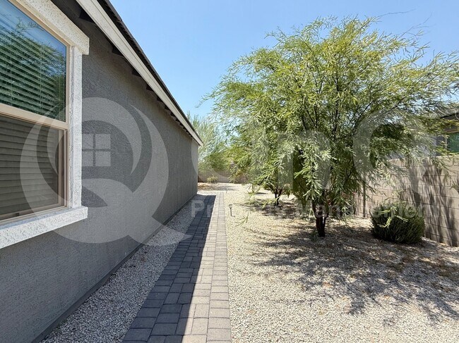 Building Photo - 35733 W Santa Monica Ave