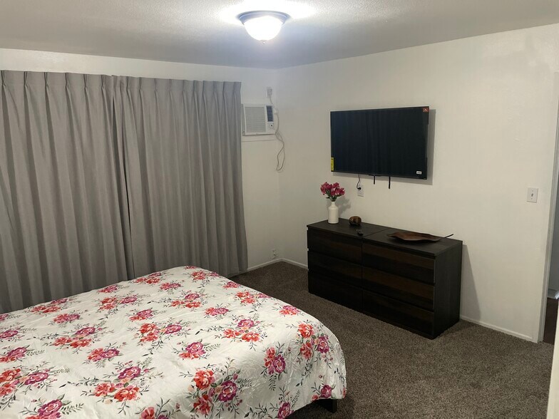 Building Photo - 7638 Newlin Ave