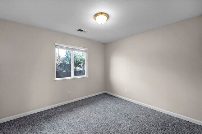 Building Photo - Enjoy this Spectacular Parklike backyard with Landscaping Included in Rent