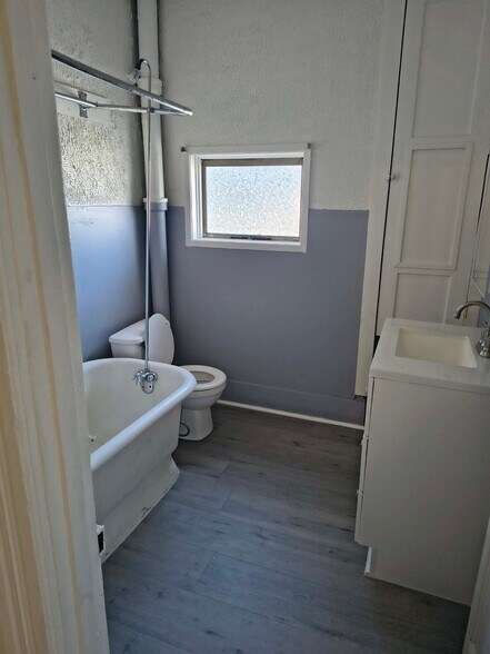 Building Photo - 225 E 5th Ave