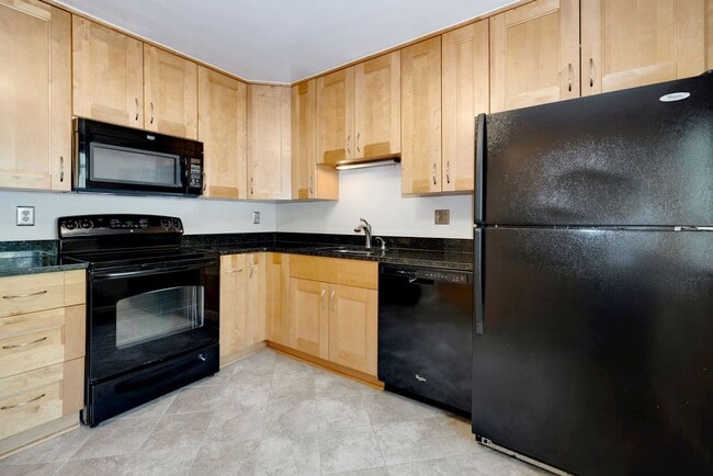 Building Photo - 3 Bed 2.5 Bath - Gaithersburg Townhouse - Finished Basement