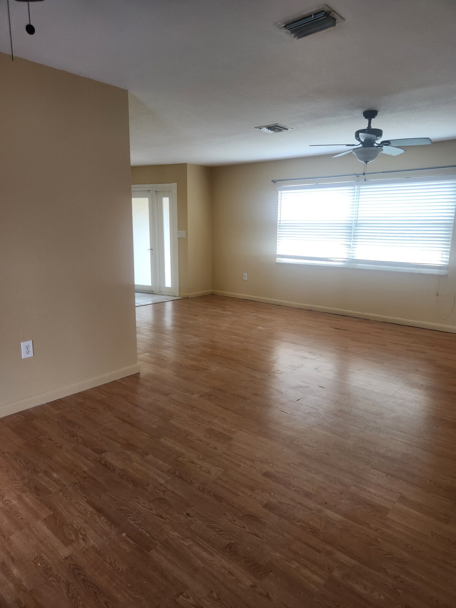 Living Room - 3089 Kingston St