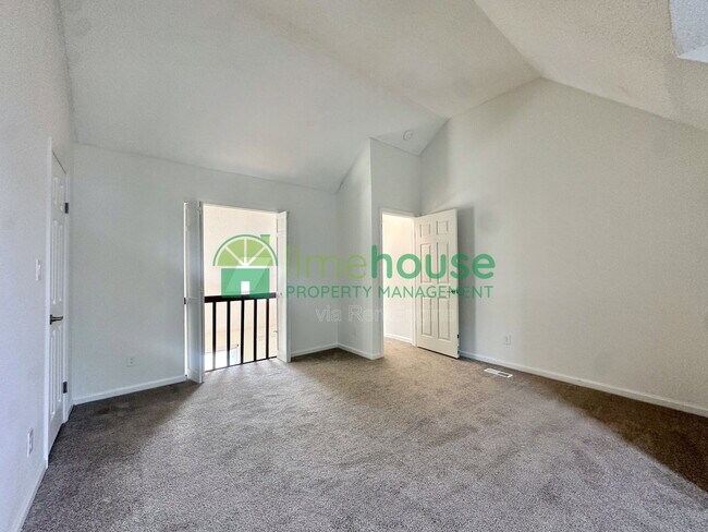 Building Photo - 3207 Creekside Dr