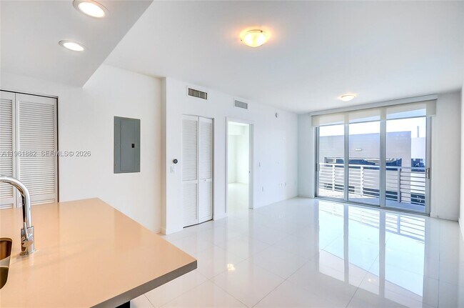 Building Photo - 7661 NW 107th Ave