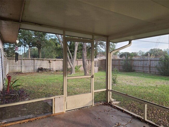 Building Photo - 5303 Little John Ln