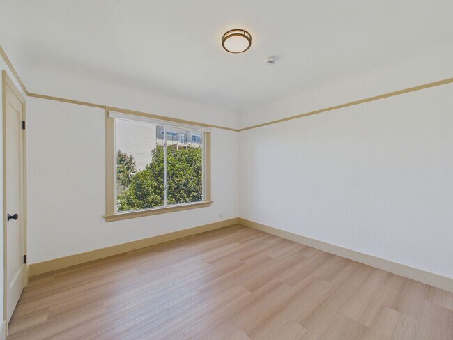 Building Photo - 58 Vale St