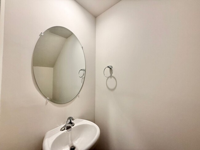 Building Photo - Newly Built 3BD, 2.5BA Raleigh Townhome with a Bonus Office/Den on First Floor