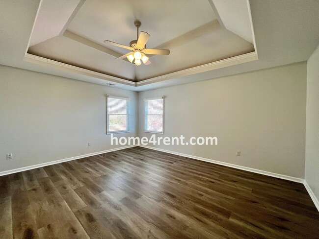 Building Photo - Beautiful Overland Park w/ Wood Floors Thr...