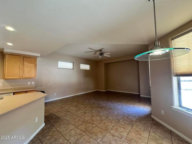 Building Photo - 2627 E Acoma Dr