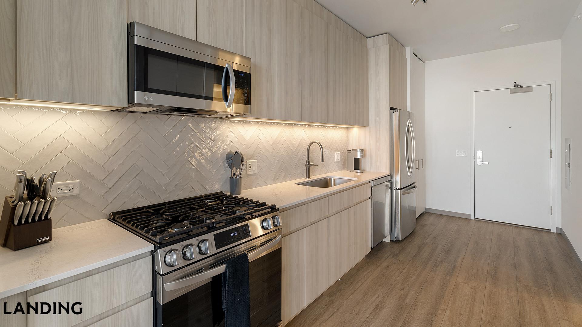 Building Photo - 513 S Damen Ave