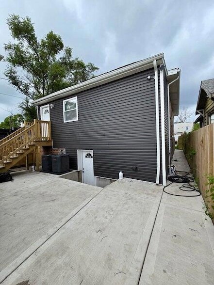 Building Photo - 1379 Roosevelt Pl
