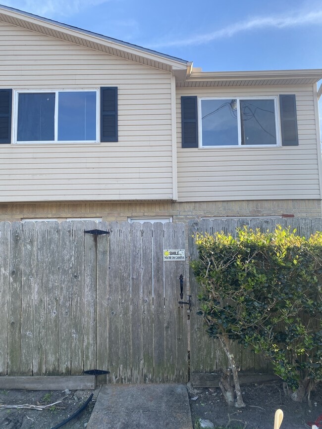 Building Photo - 992 Park Meadow Dr