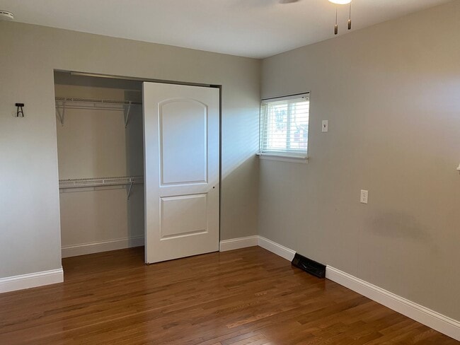 Building Photo - Renovated Home in the Grove for Rent!