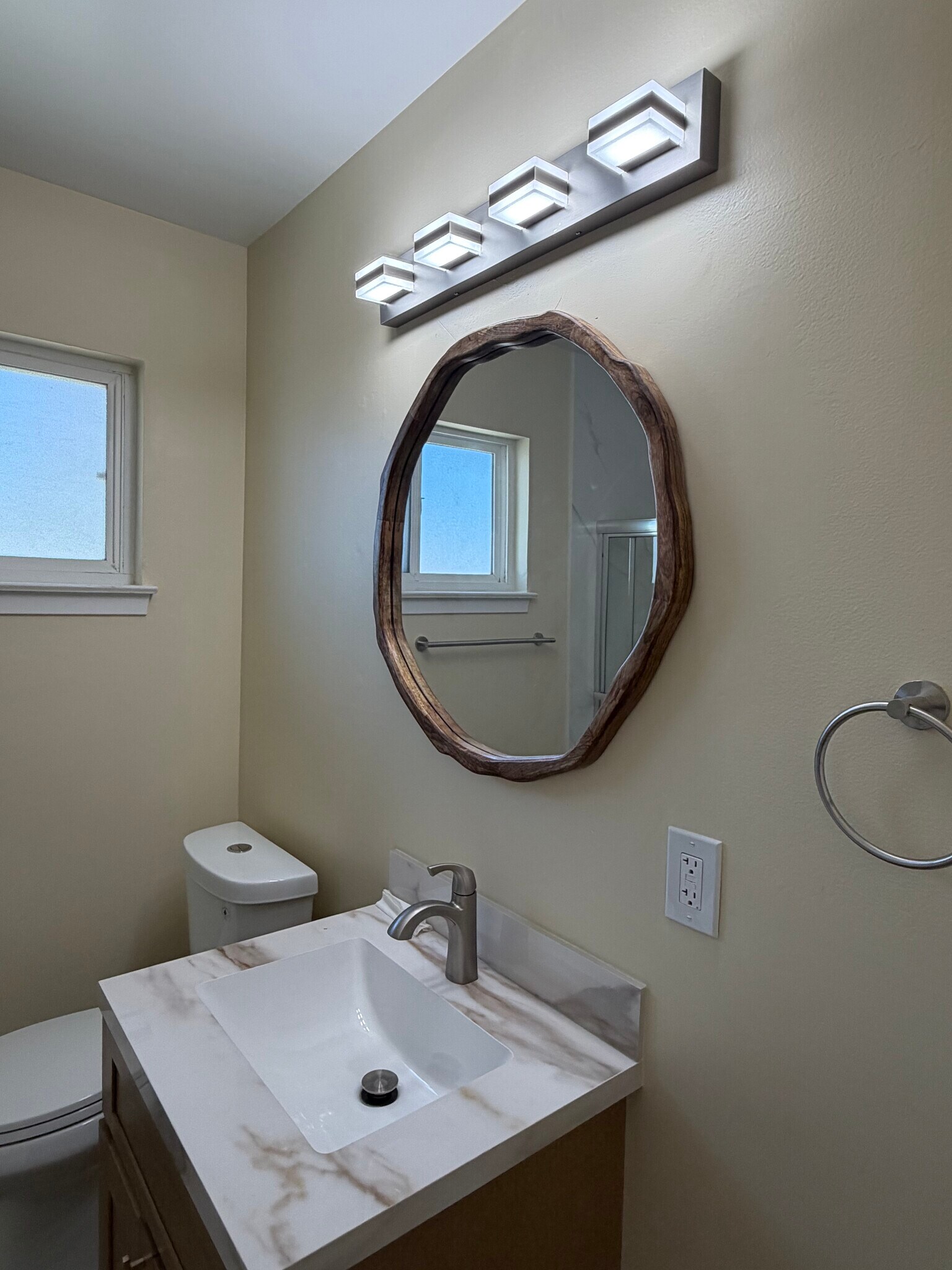 Building Photo - 545 Northlake Dr