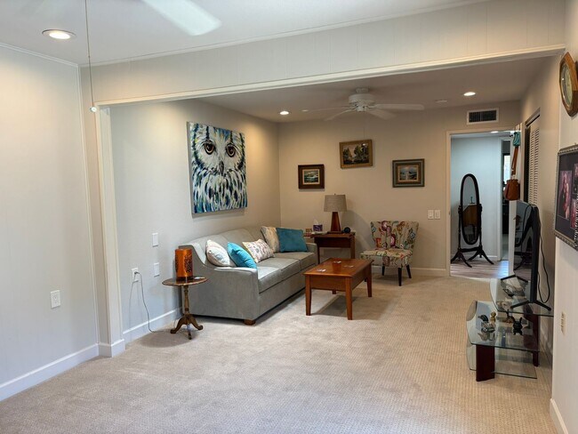 Building Photo - Beautifully updated 2 bedroom with large den/office area. In Leisure World a 45+ Active Adult Res...