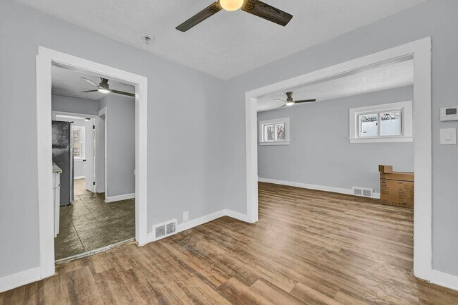 Building Photo - 1728 Hillview Rd