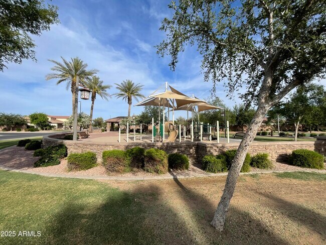 Building Photo - 712 W San Carlos Way