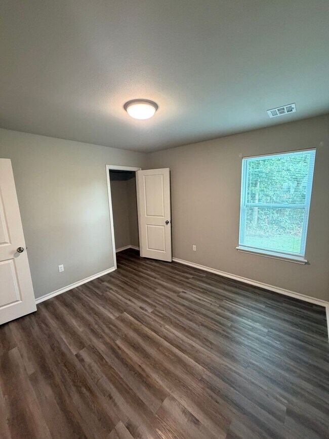Building Photo - 3 Bed | 2 Bath Luxury Duplex
