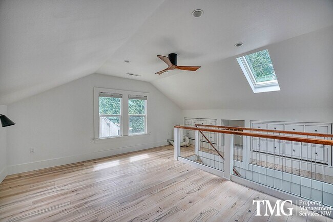 Building Photo - 3 BD SW Portland Home Near Multnomah Village