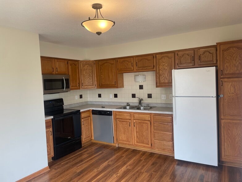 Building Photo - 8333 144th St W