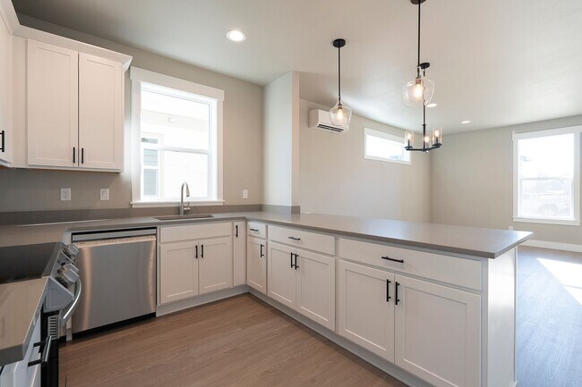 Building Photo - 2 Weeks Free Rent W/ Approved Application ...