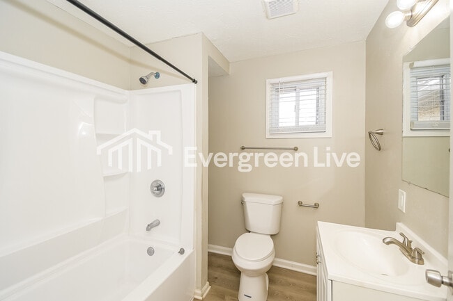 Building Photo - 1850 Priscilla Ave