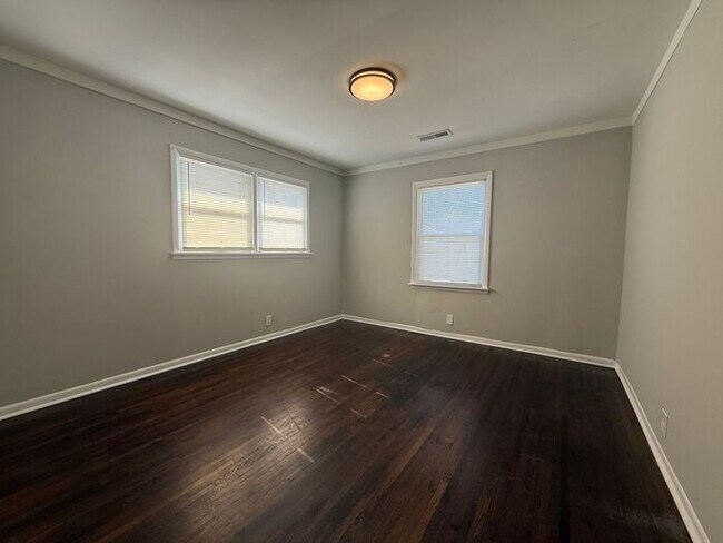 Building Photo - 3 Bedroom in East Nashville!
