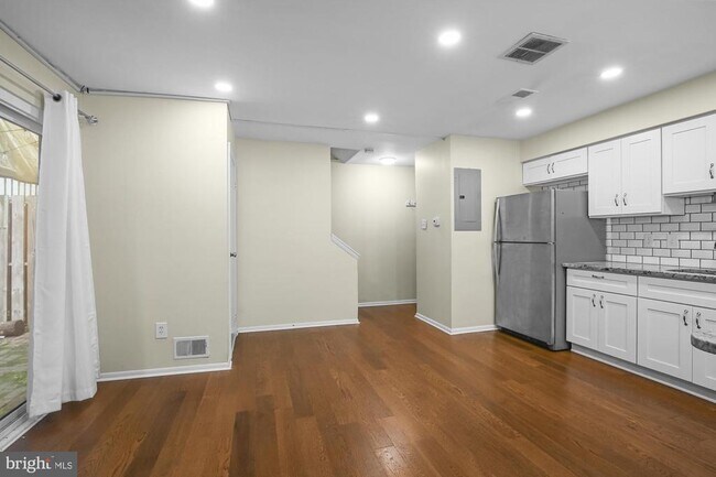 Building Photo - 306 W Wildey St