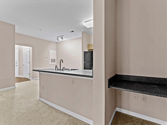 Building Photo - 704 Bristol Village Dr