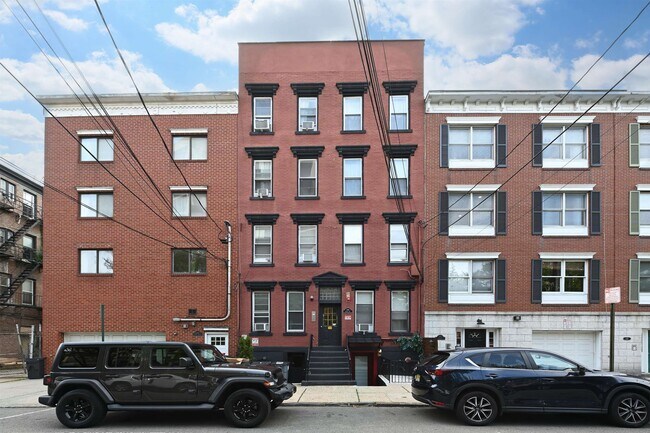 Building Photo - 108 Adams St
